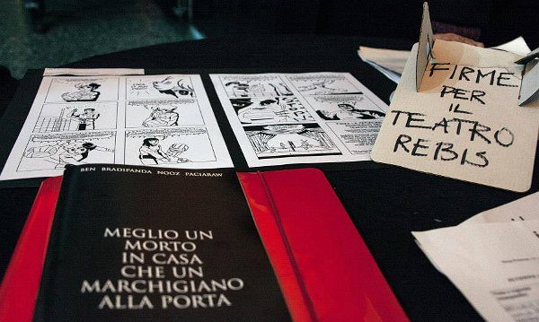 Il SISMA e gli autori del fumetto 'Meglio un morto in casa che un marchigiano alla porta' hanno ospitato la raccolta firme