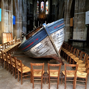 La barca di Presage sistemata nella chiesa di Saint Merry