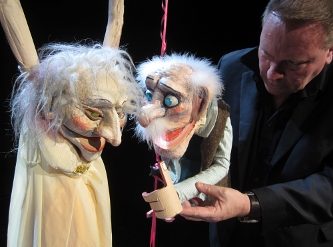 Stuffed Puppet Theatre|Duda Paiva