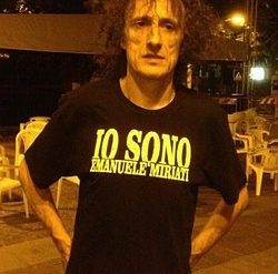 Anche Antonio Rezza con la t-shirt di Emanuele Miriati|La locandina di Essere Emanuele Miriati|Riccardo Goretti vs Emanuele Miriati